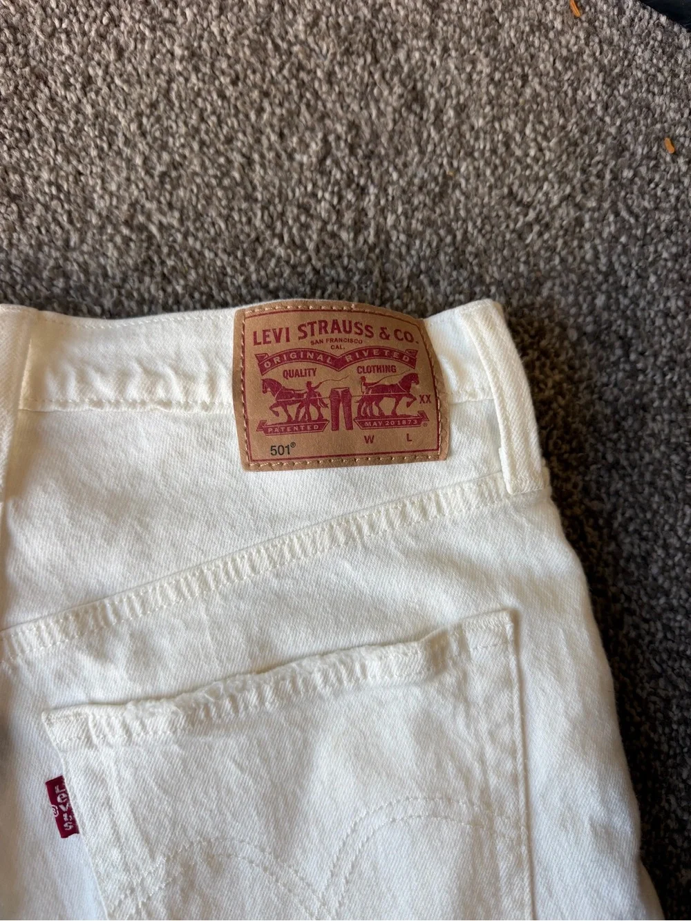 Levi's White Frayed-Hem Denim Shorts